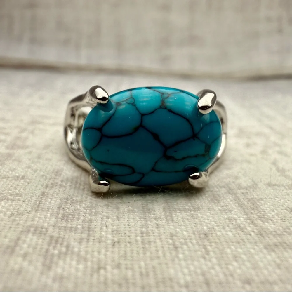 New Turquoise Howlite Statement Ring, Size 7 - Picture 3 of 5